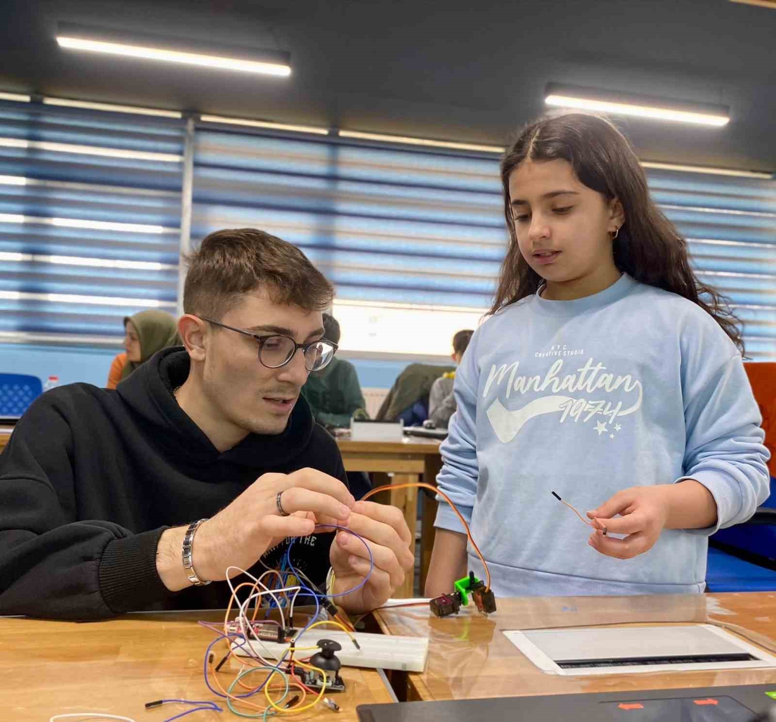 Muş’ta &quot;İleri Robotik&quot; eğitimleri sürüyor