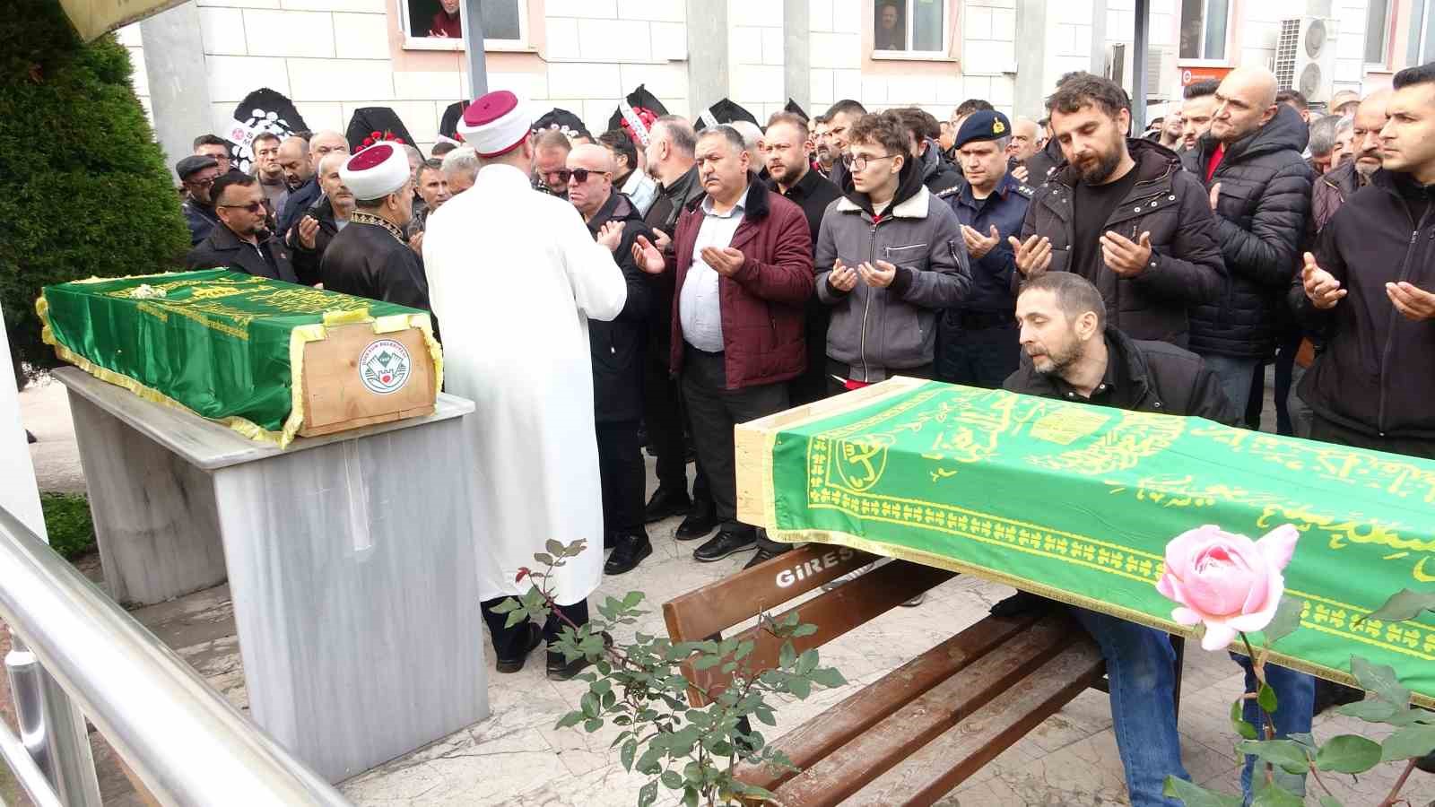 Mezar yeri yolunda can veren dayı ve yeğen gözyaşlarıyla defnedildi
