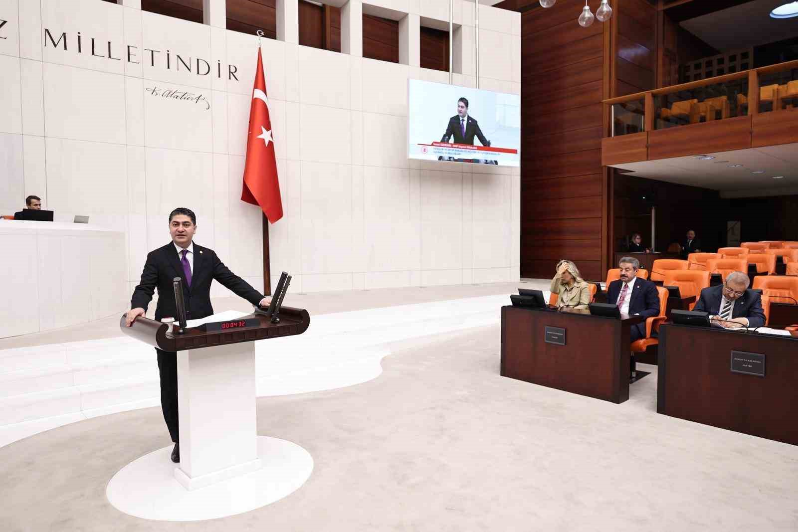 MHP’li Özdemir: &quot;Basın kartı bulunmayan veya kurumsal bir kimlik altında akredite edilmemiş şahısların basın faaliyeti adı altında yürüttükleri çalışmaların engellenmeli&quot;