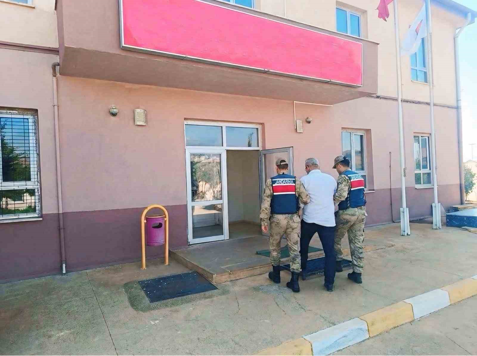 Gaziantep’te 11’er yıl hapis cezasıyla aranan 3 şahsı jandarma yakaladı