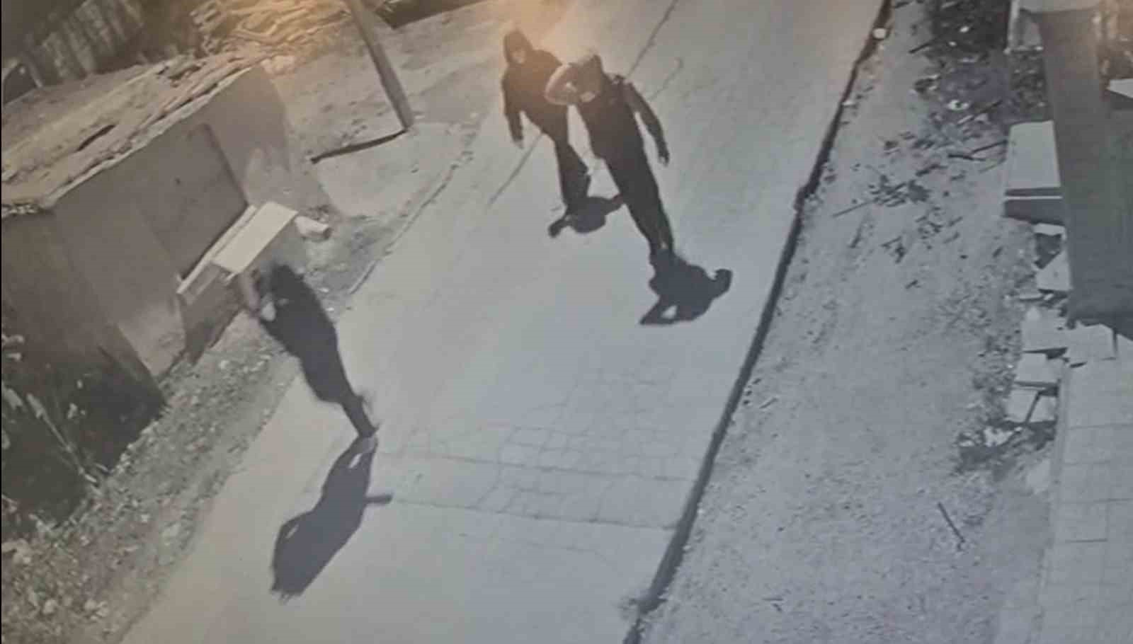 Kombi çalan 5 şüpheliden 4’ü tutuklandı