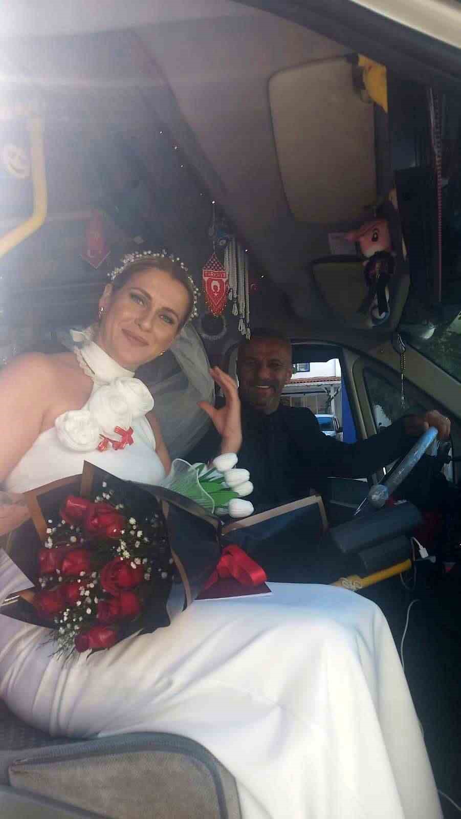 Bodrum’da gelin dolmuşu ilçe sokaklarını şenlik alanına çevirdi
