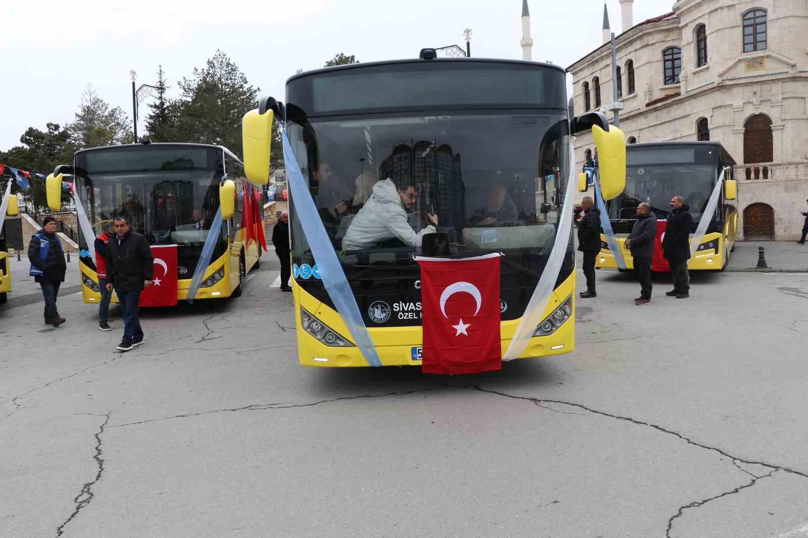 Sivas’ın ulaşım altyapısını güçlendirecek 2 otobüs daha hizmete sunuldu

