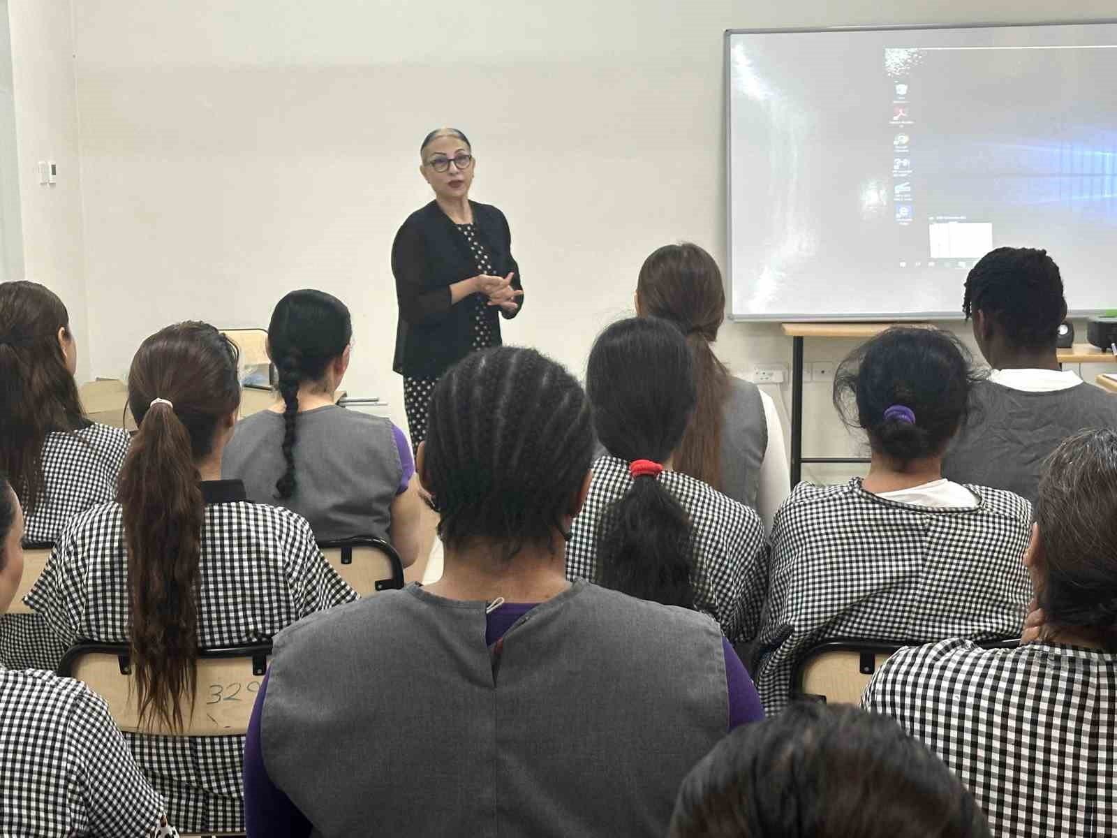 Cezaevinde sağlık, psikoloji ve sanat buluşması
