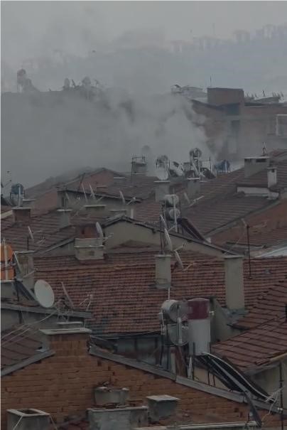 Elazığ’da metruk binada yangın