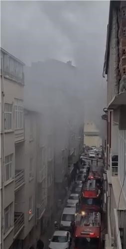 Elazığ’da metruk binada yangın
