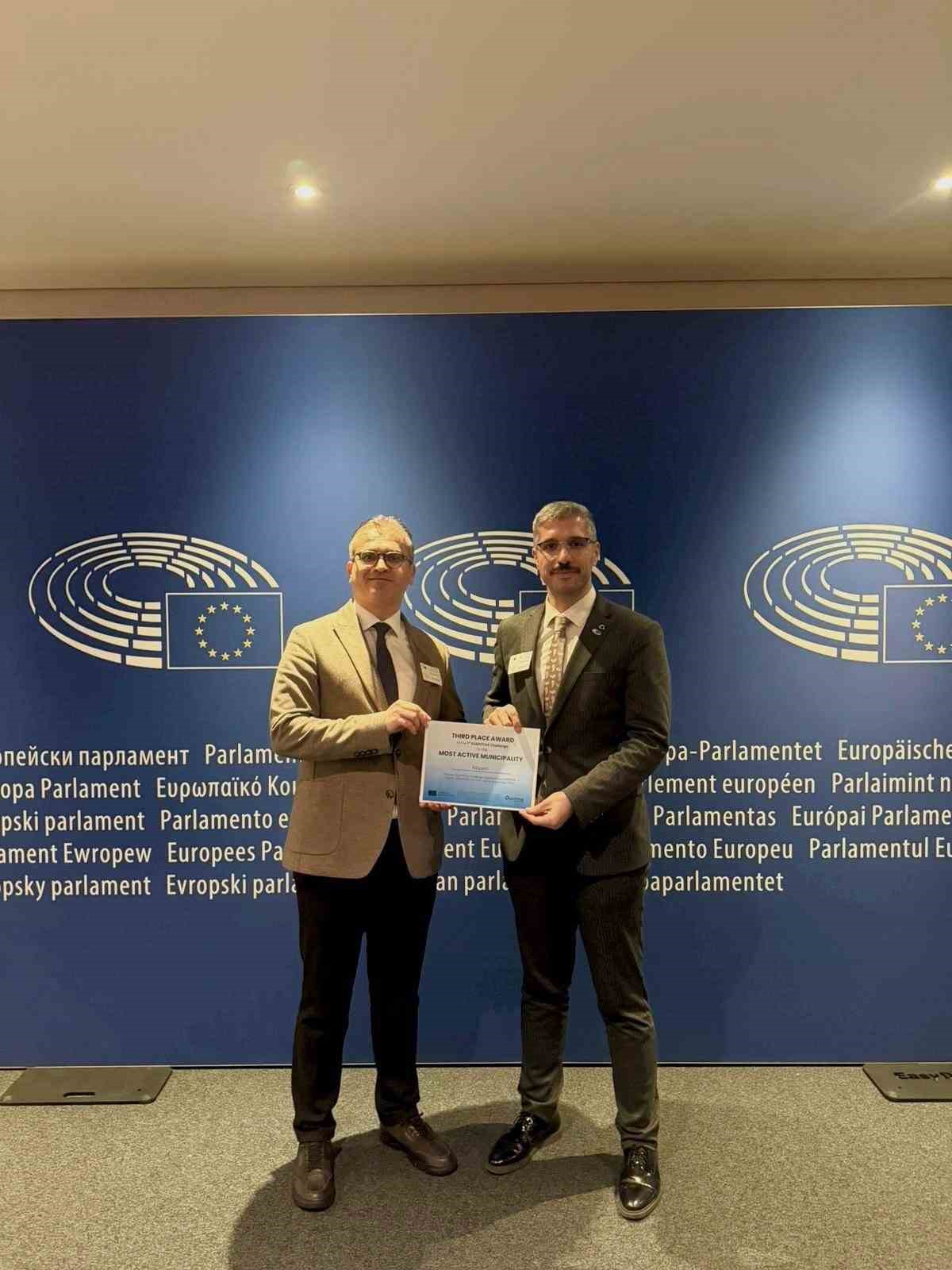 Kayseri büyükşehir Belediyesi’ne Brüksel’de ’En aktif belediye’ ödülü
