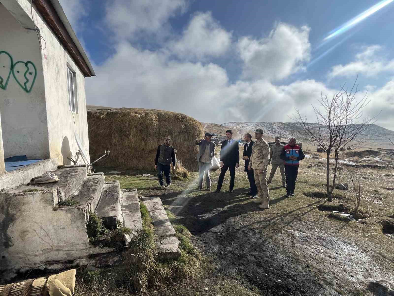 Digor Kaymakamı Kahraman köylerde vatandaşlarla buluşuyor
