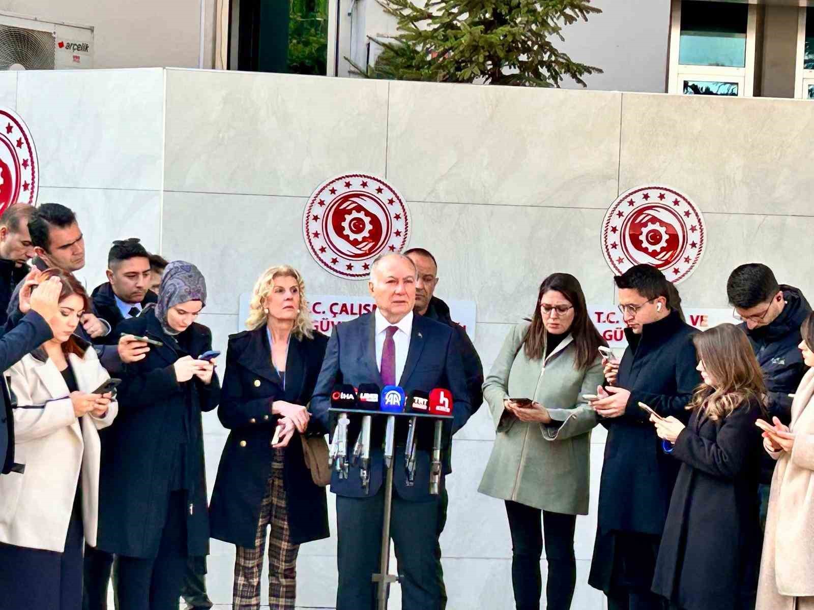 TÜRK-İŞ Genel Başkan Yardımcısı Ağar, Asgari Ücret Tespit Komisyonu öncesi Bakan Işıkhan ile görüştü
