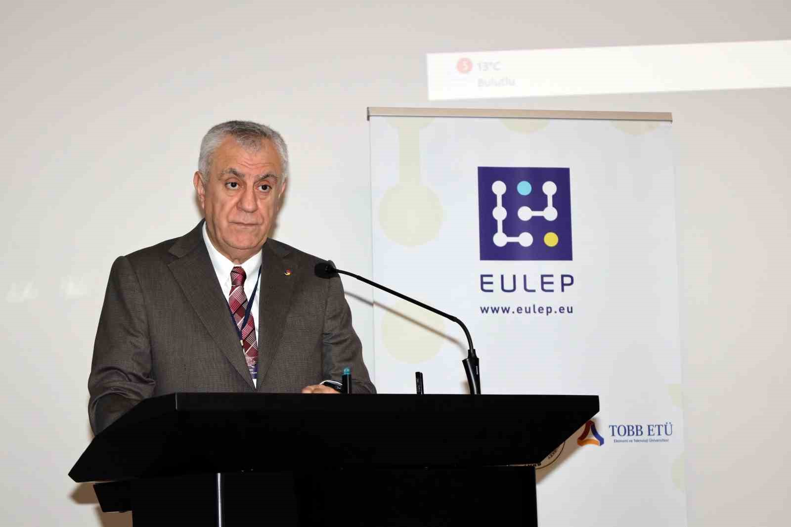 Adana’da mesleki eğitim konferansı