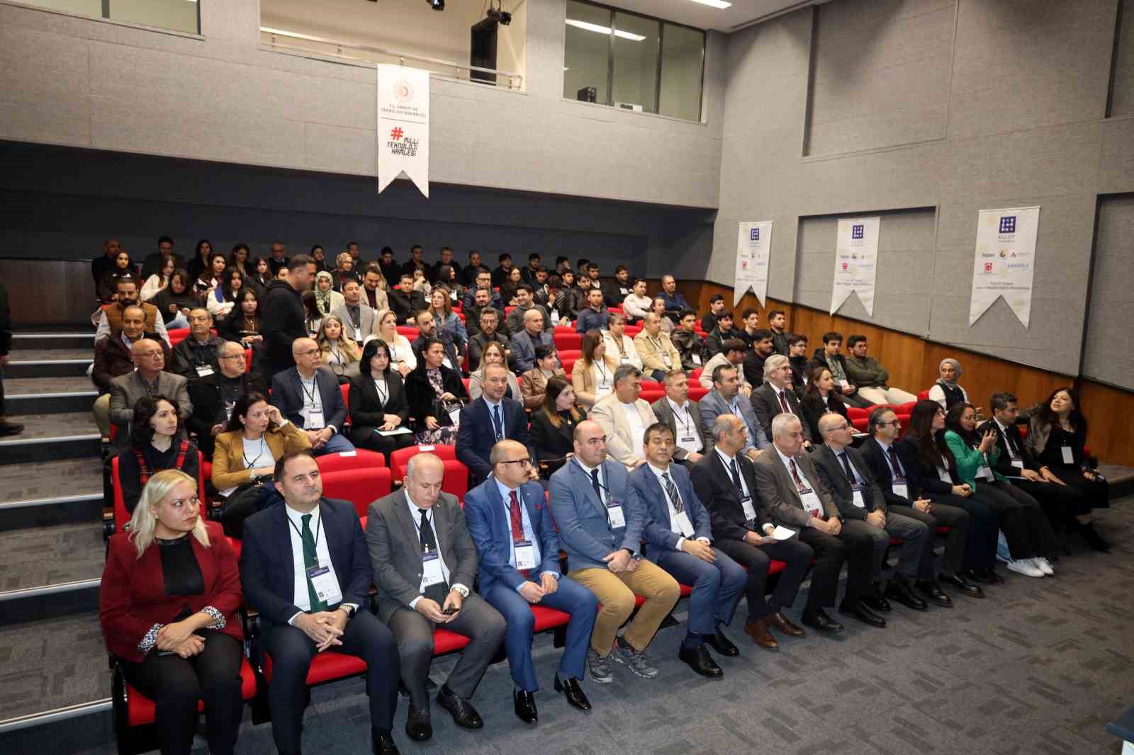 Adana’da mesleki eğitim konferansı
