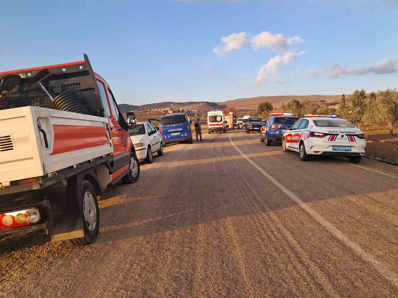 Kilis’te iki araç kafa kafaya çarpıştı: 3 yaralı