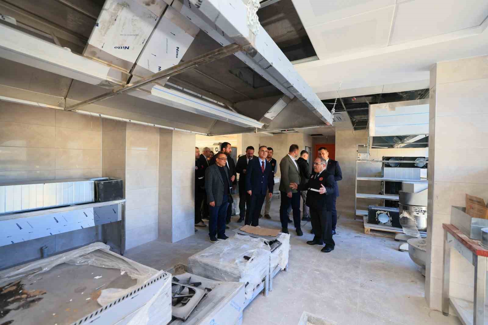 Vali Akbıyık, çevre dostu yeni binayı inceledi