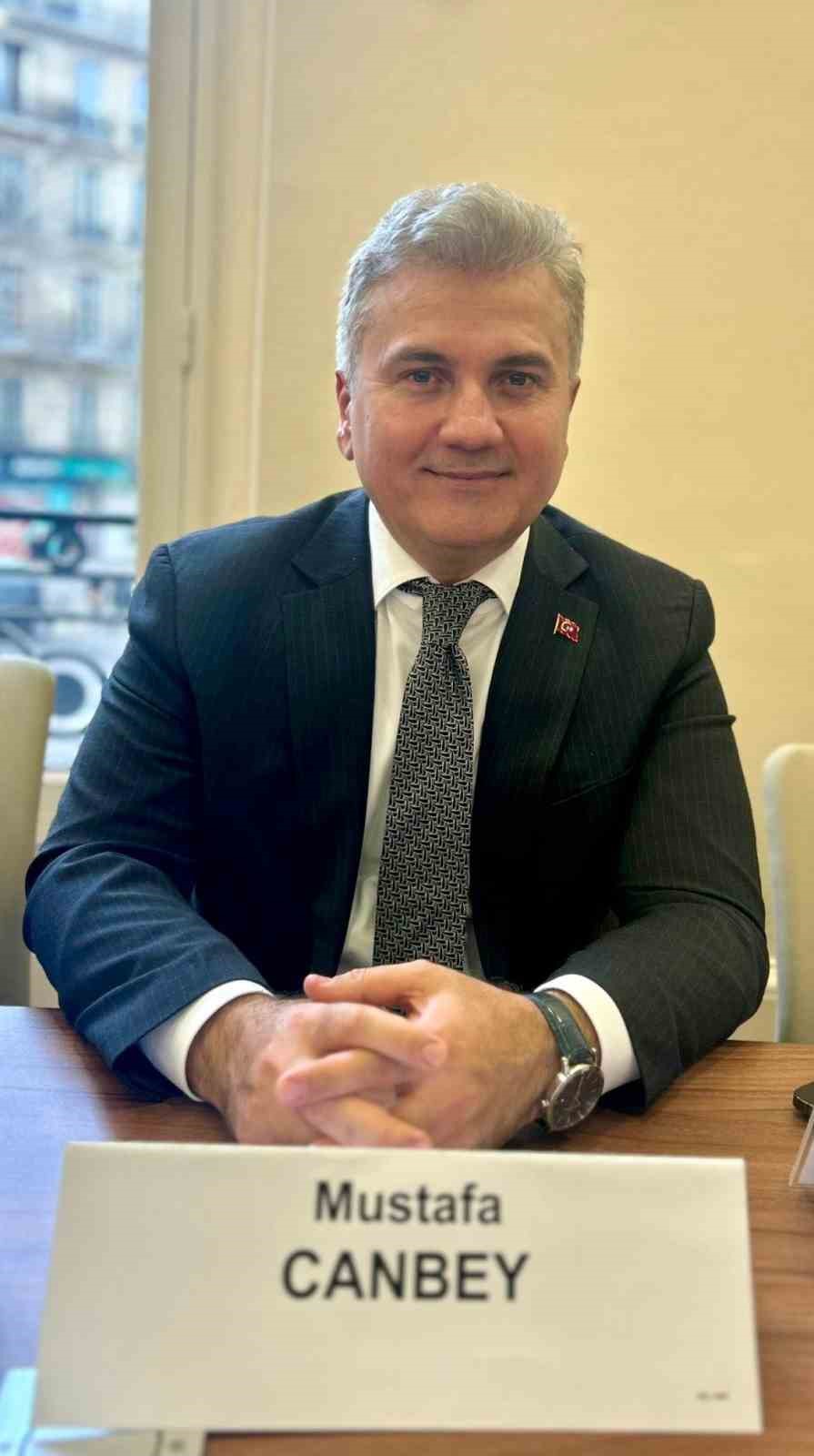 Milletvekili Mustafa Canbey&rsquo;in adını kullanarak dolandırıcılık yapan 2 kişi tutuklandı
