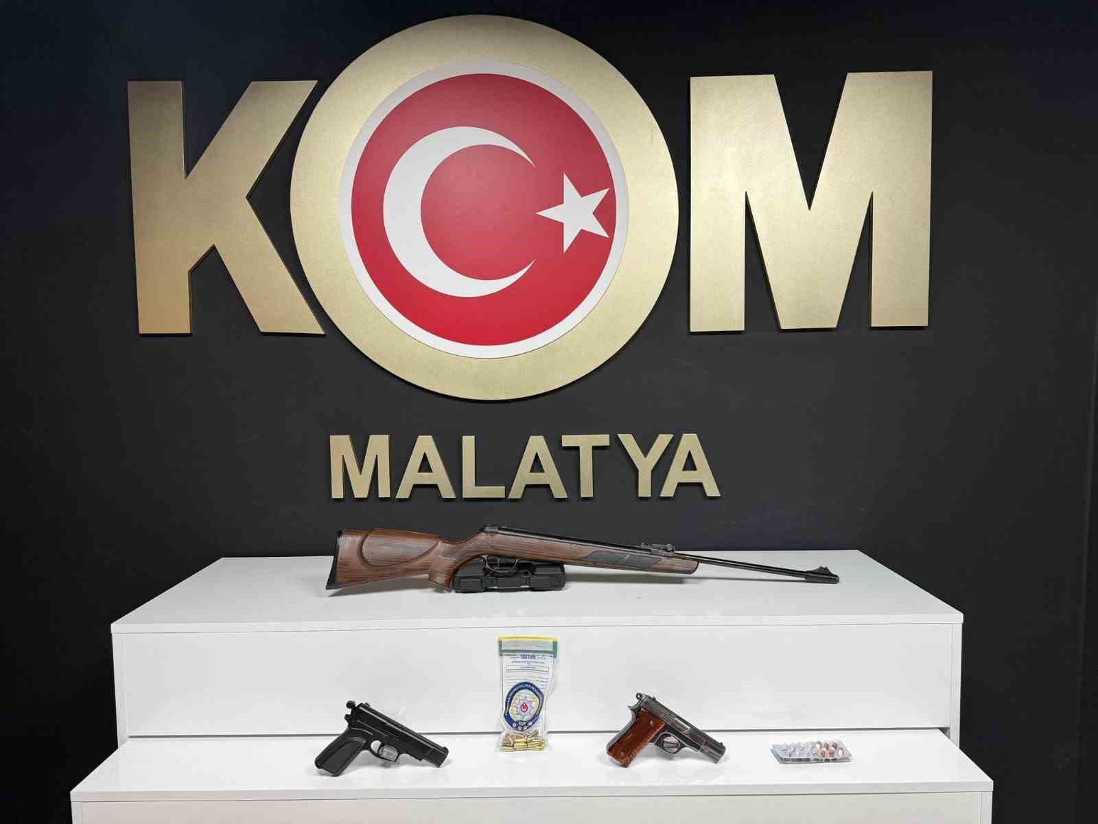 Malatya&rsquo;da ruhsatsız silah operasyonu: 2 g&ouml;zaltı
