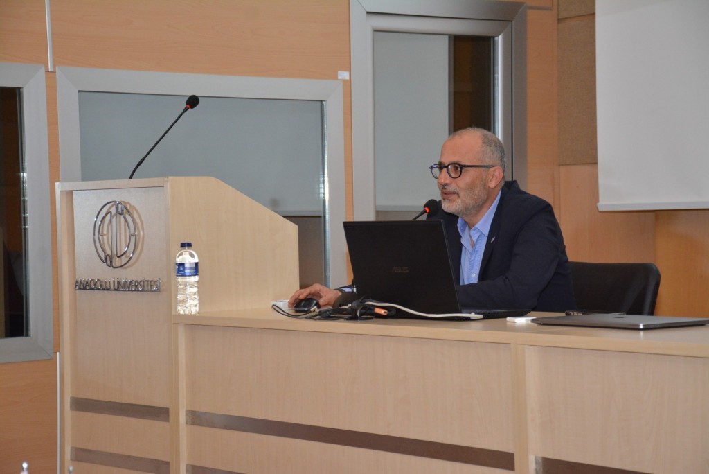 Karacahisar&rsquo;da Orta &Ccedil;ağ kalelerindeki en b&uuml;y&uuml;k sarnı&ccedil;lardan birini ortaya &ccedil;ıkarıldı
