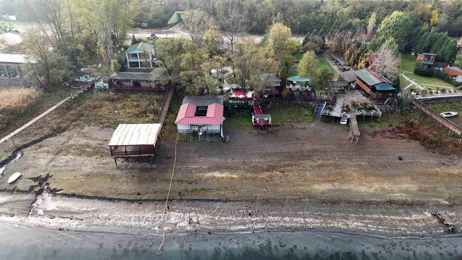 Sapanca Gölü’nde gizli borular, kesilen sazlıklar, işgal edilen kıyılar