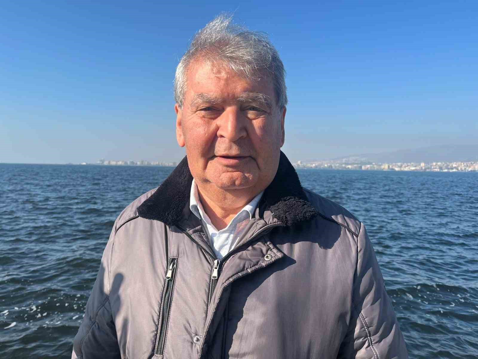 İzmir sahilinde ’yeşil’ istila