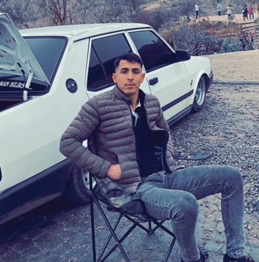 Sokak ortasında vahşice &ouml;ld&uuml;r&uuml;ld&uuml;: 19 yaşındaki gen&ccedil; defalarca bı&ccedil;aklandı
