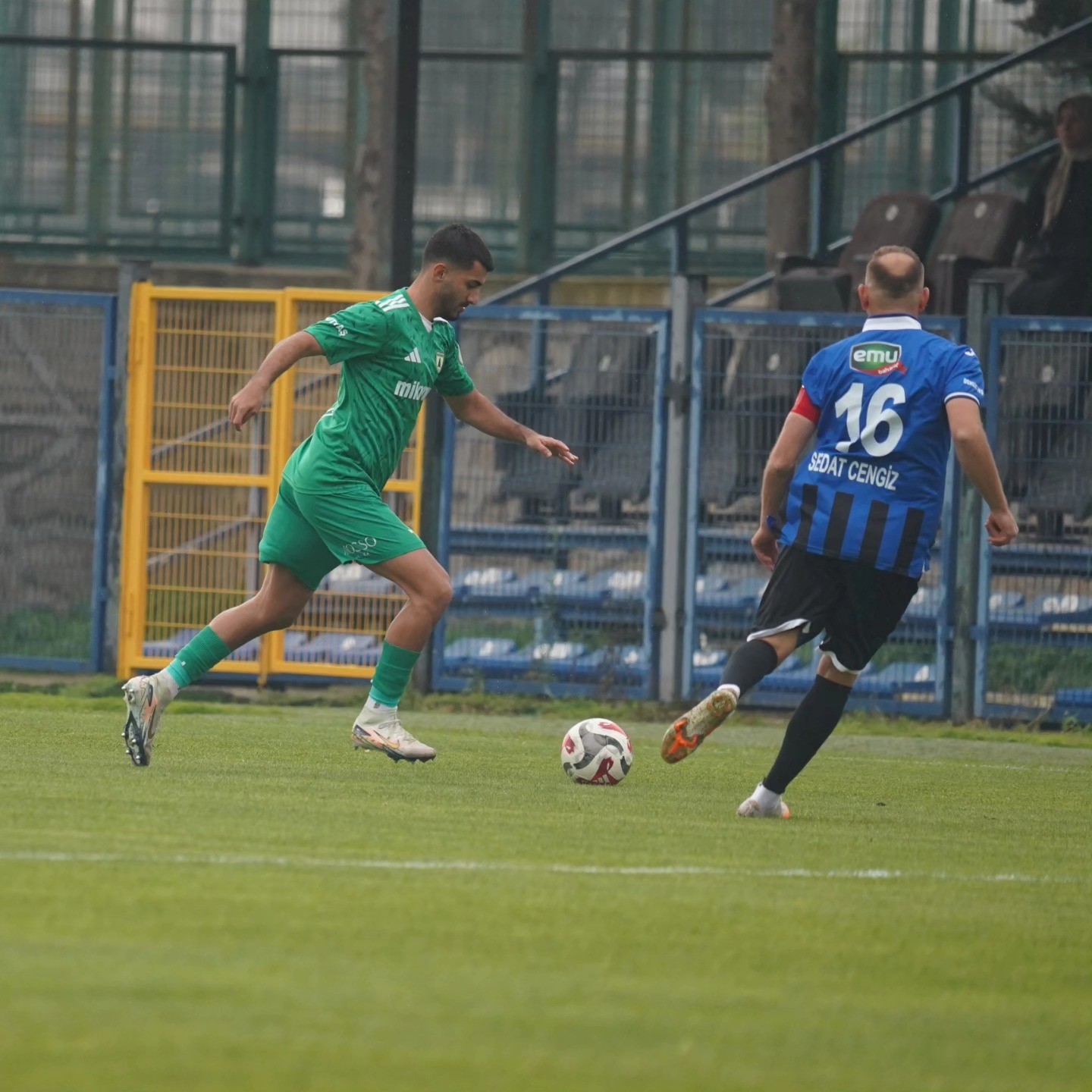 Muğlaspor deplasmanda zirveyi kaptı