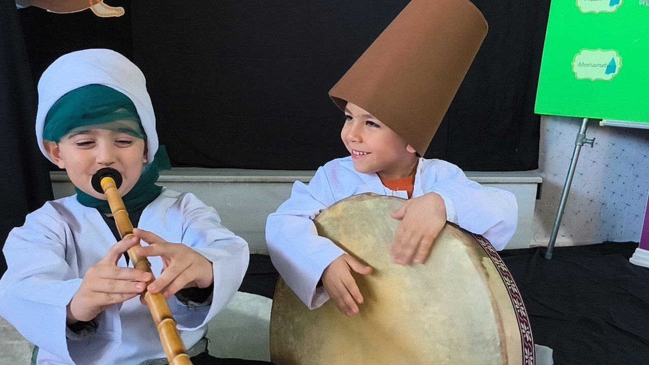 Anamurlu minikler Mevlana&rsquo;yı andı
