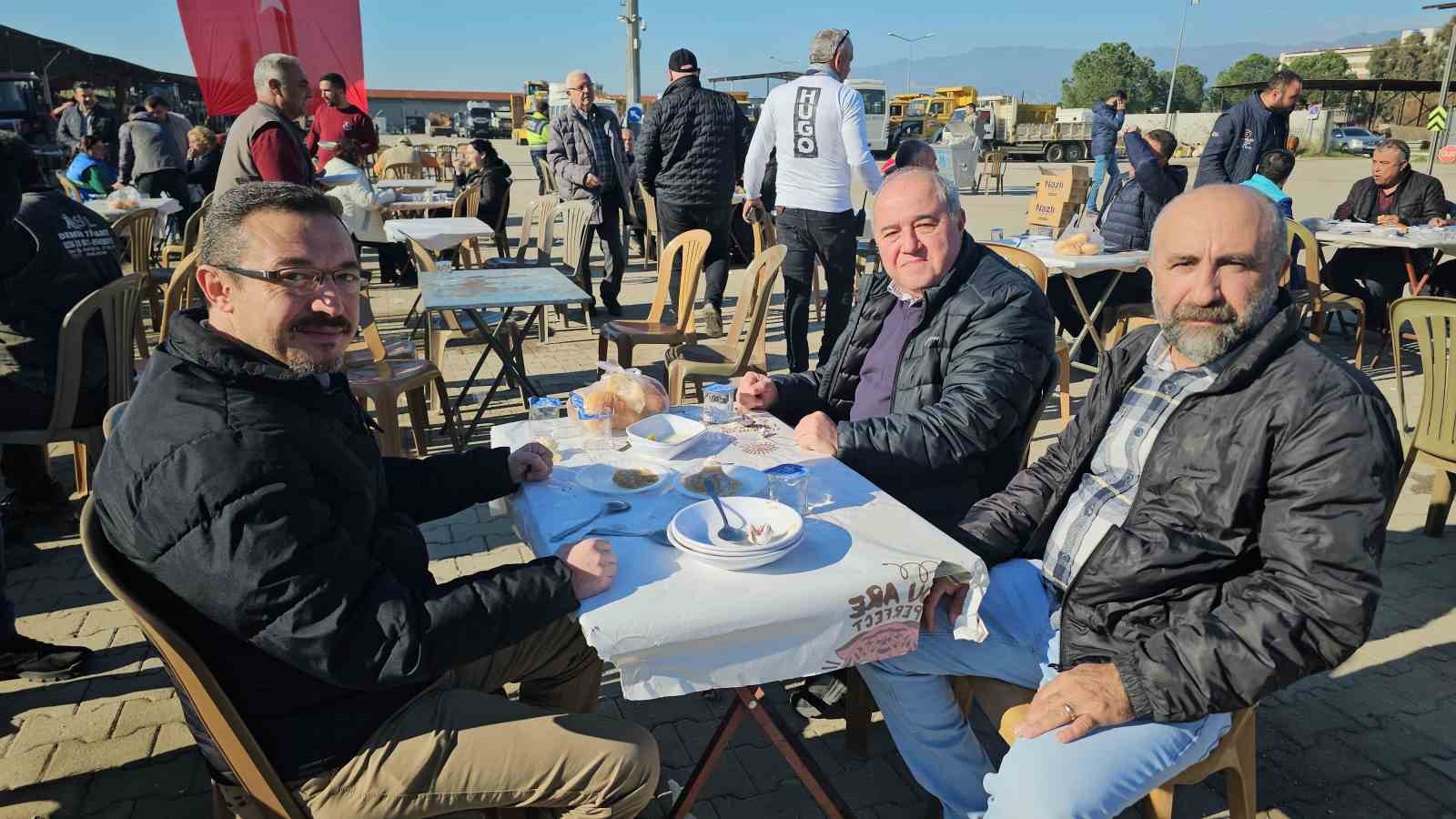 Nazilli Belediyesi Fen İşleri M&uuml;d&uuml;rl&uuml;ğ&uuml;&rsquo;nden keşkek hayrı
