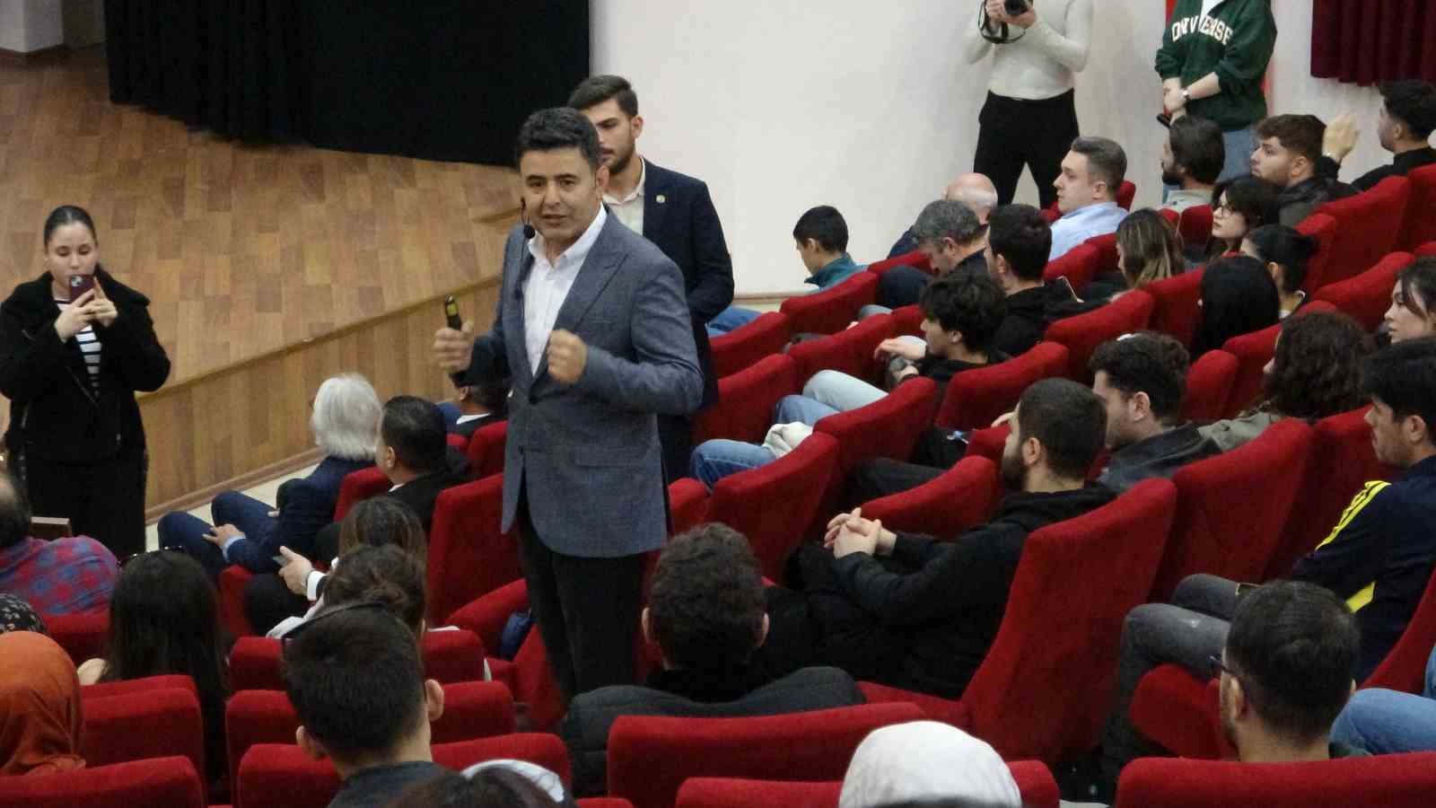 Bakan Yardımcısı Boyraz, UFest Çanakkale’de gençlerle buluştu