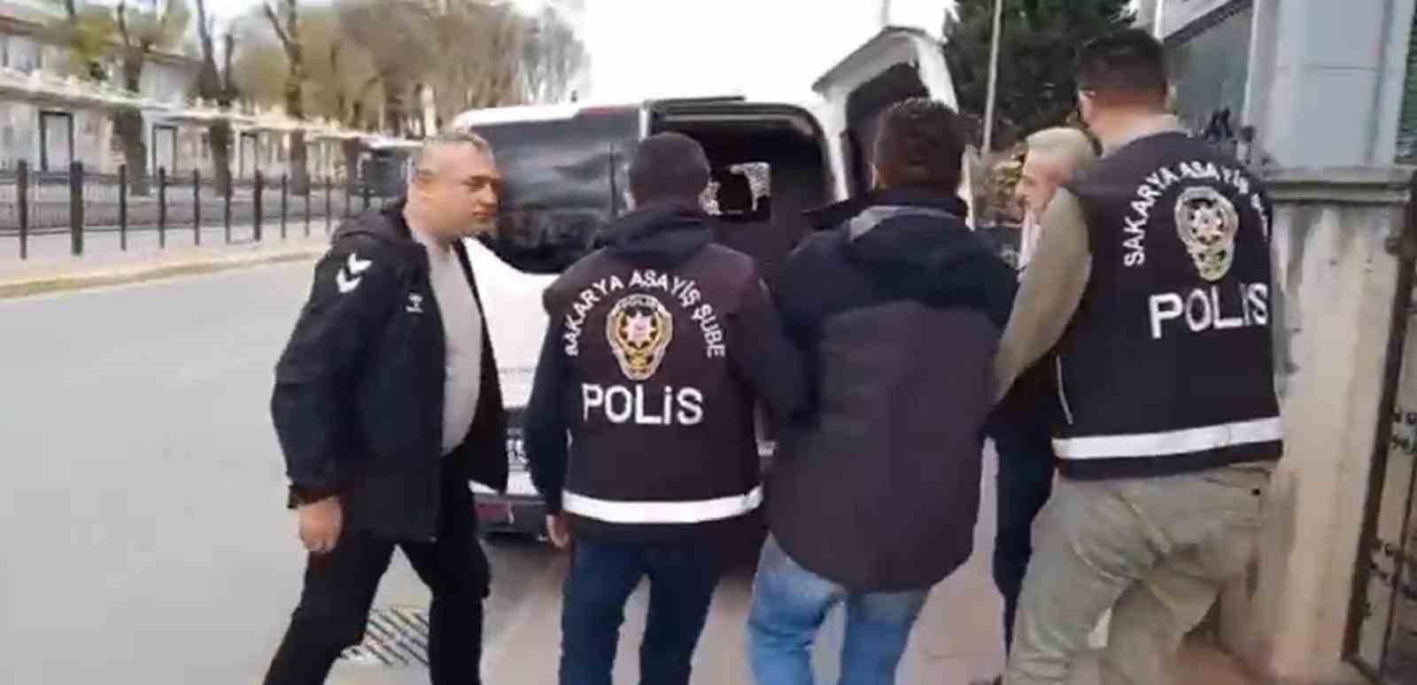 10 yıldır firari olan şüpheliyi polis yakaladı

