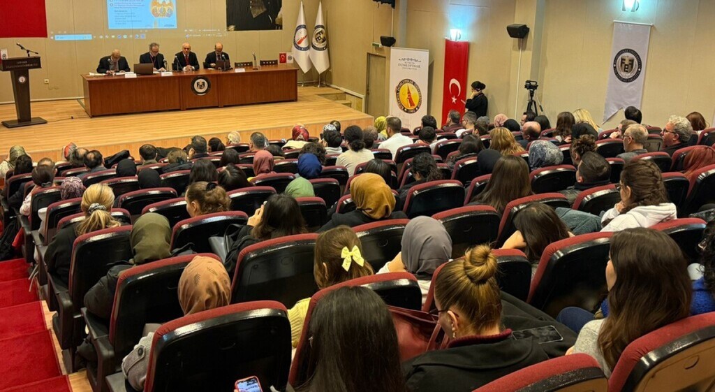 Kütahya’da "14. Yüzyıl Anadolusu’nda Beyler, Çelebiler ve Ahiler" sempozyumu