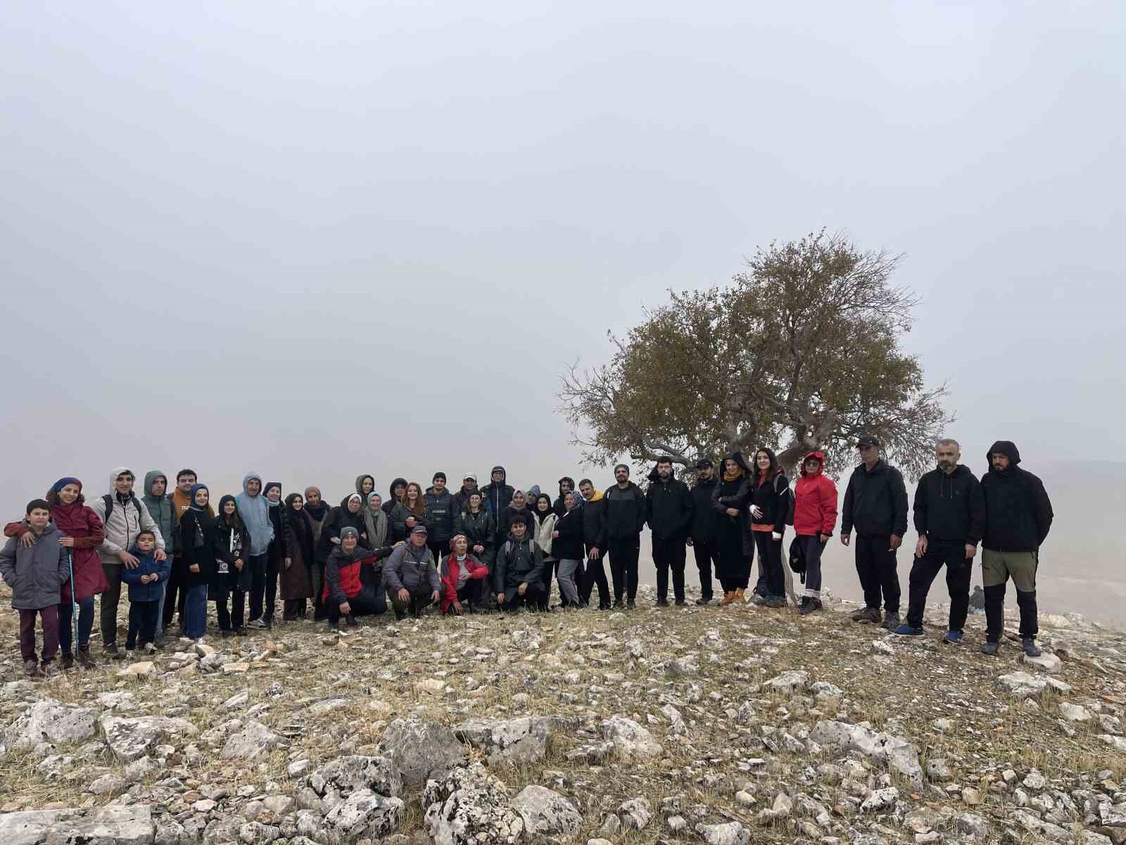 Şanlıurfa’da doğa tutkunları tarihi Germuş Kilisesi için yürüdü