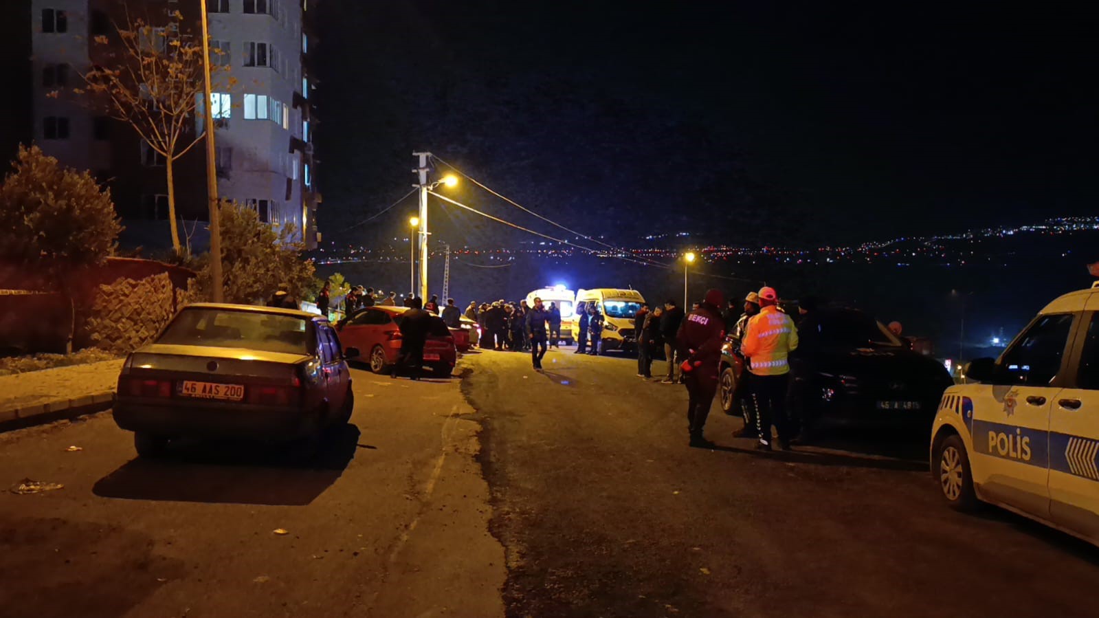 Kendisinden ayrılan kız arkadaşını evine girerken öldürdü