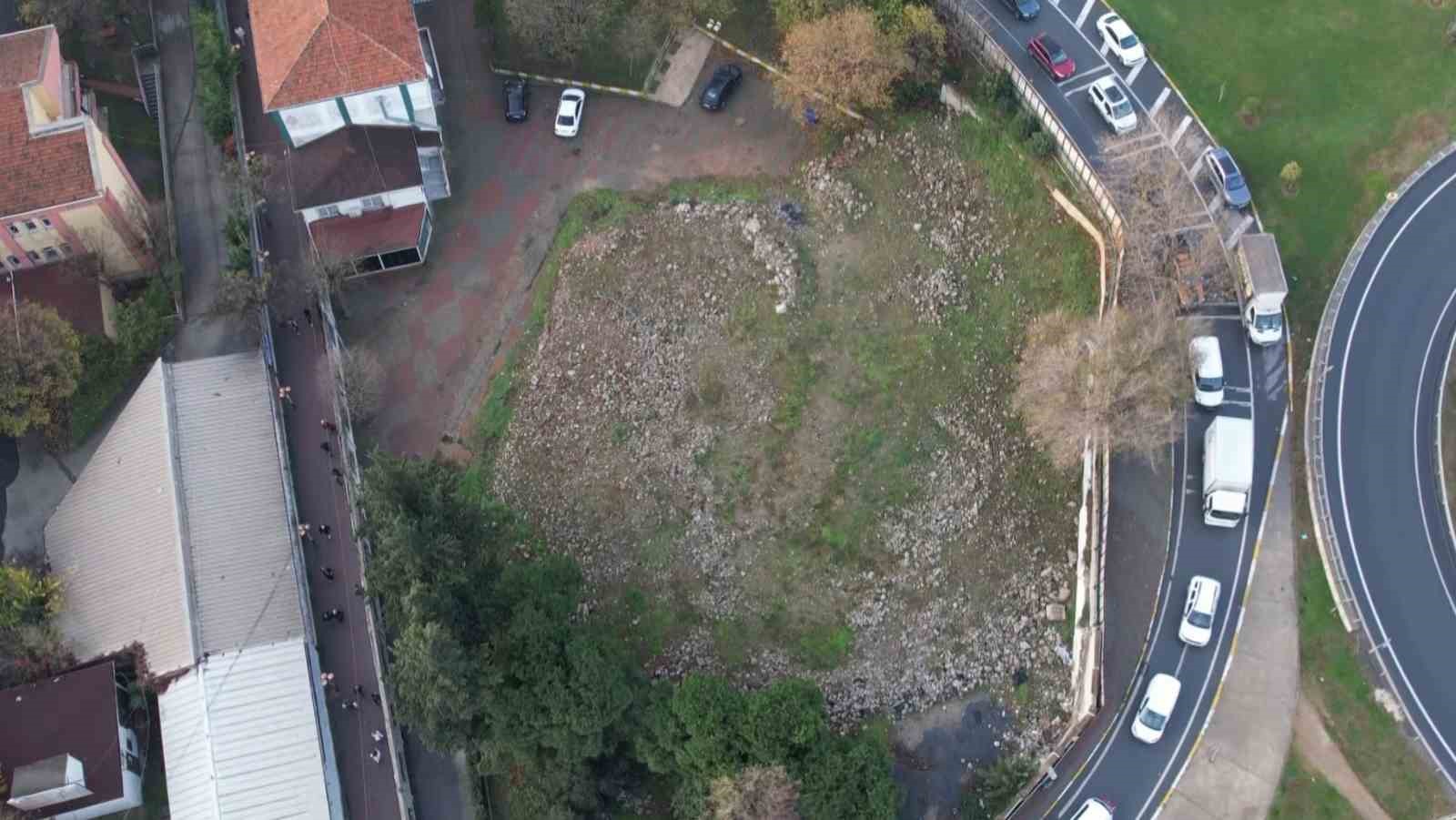 Hasar aldı denilerek İBB’nin yıktığı Avcılar E-5 yanındaki cami 6 yıldır yapılmadı