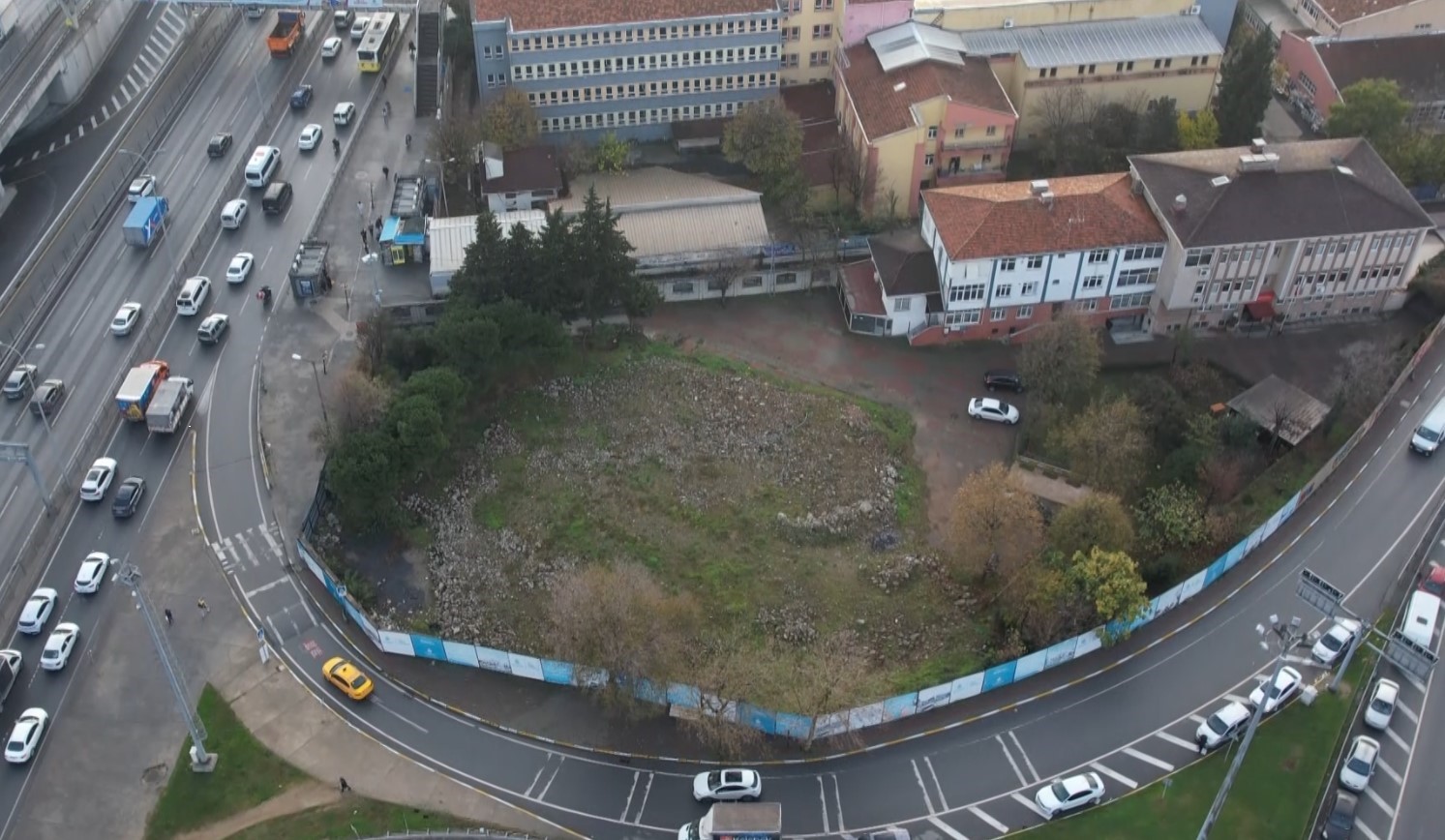 Hasar aldı denilerek İBB’nin yıktığı Avcılar E-5 yanındaki cami 6 yıldır yapılmadı