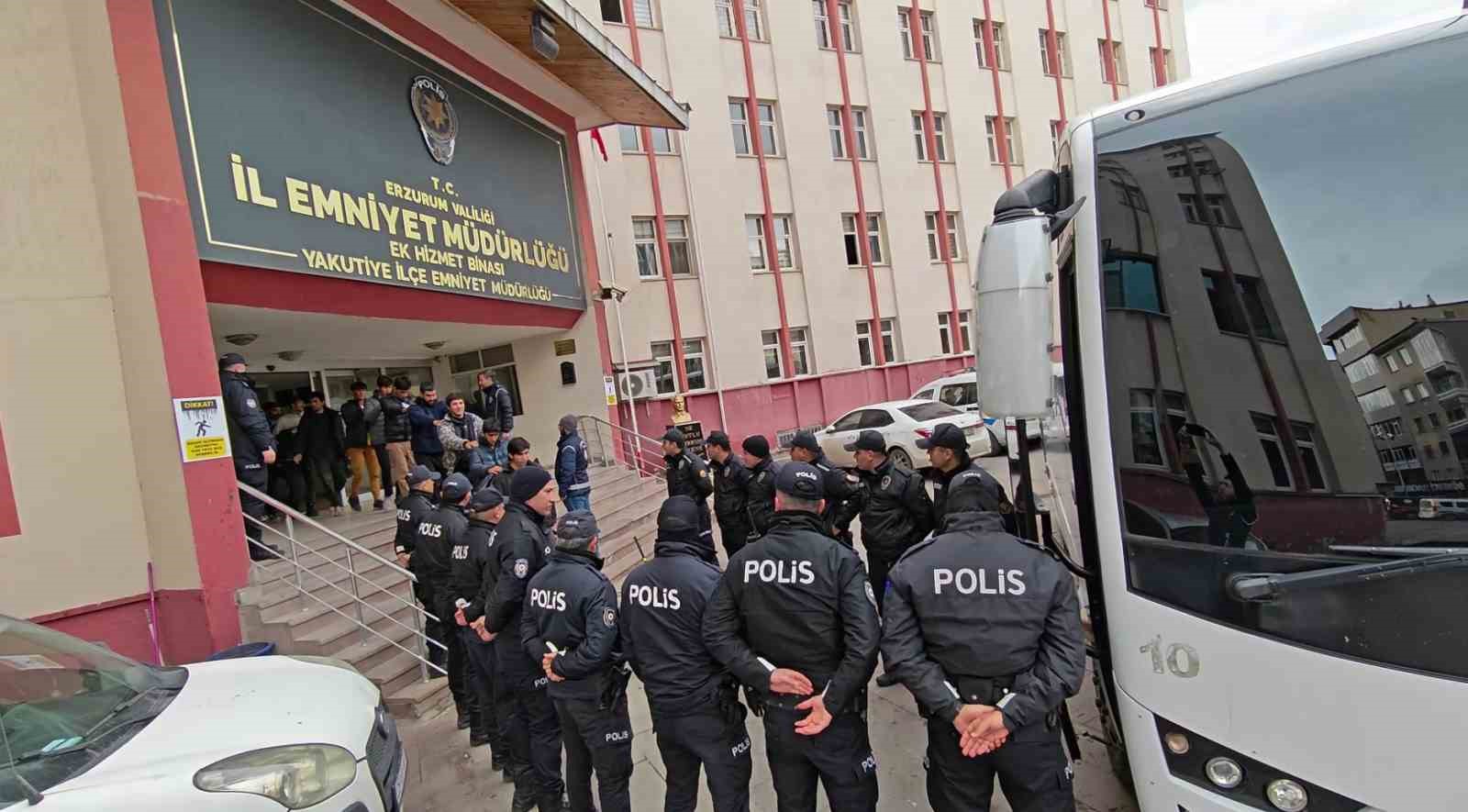 Erzurum polisinden düzensiz göçmenlere geçit yok

