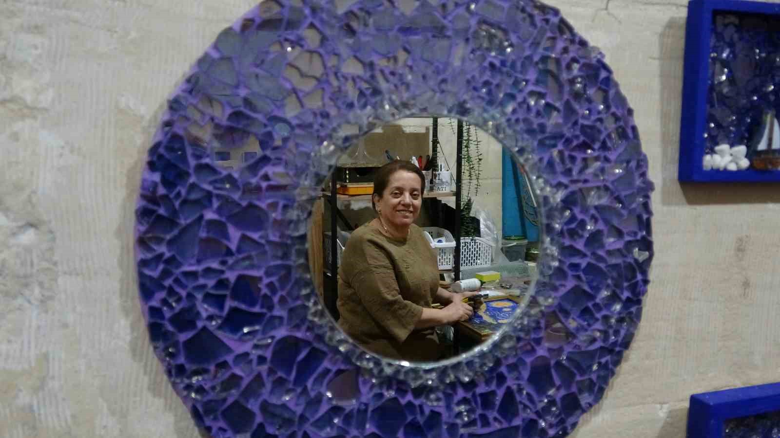 Hobi olarak başladığı mozaik sanatında dünyaya açılmak istiyor