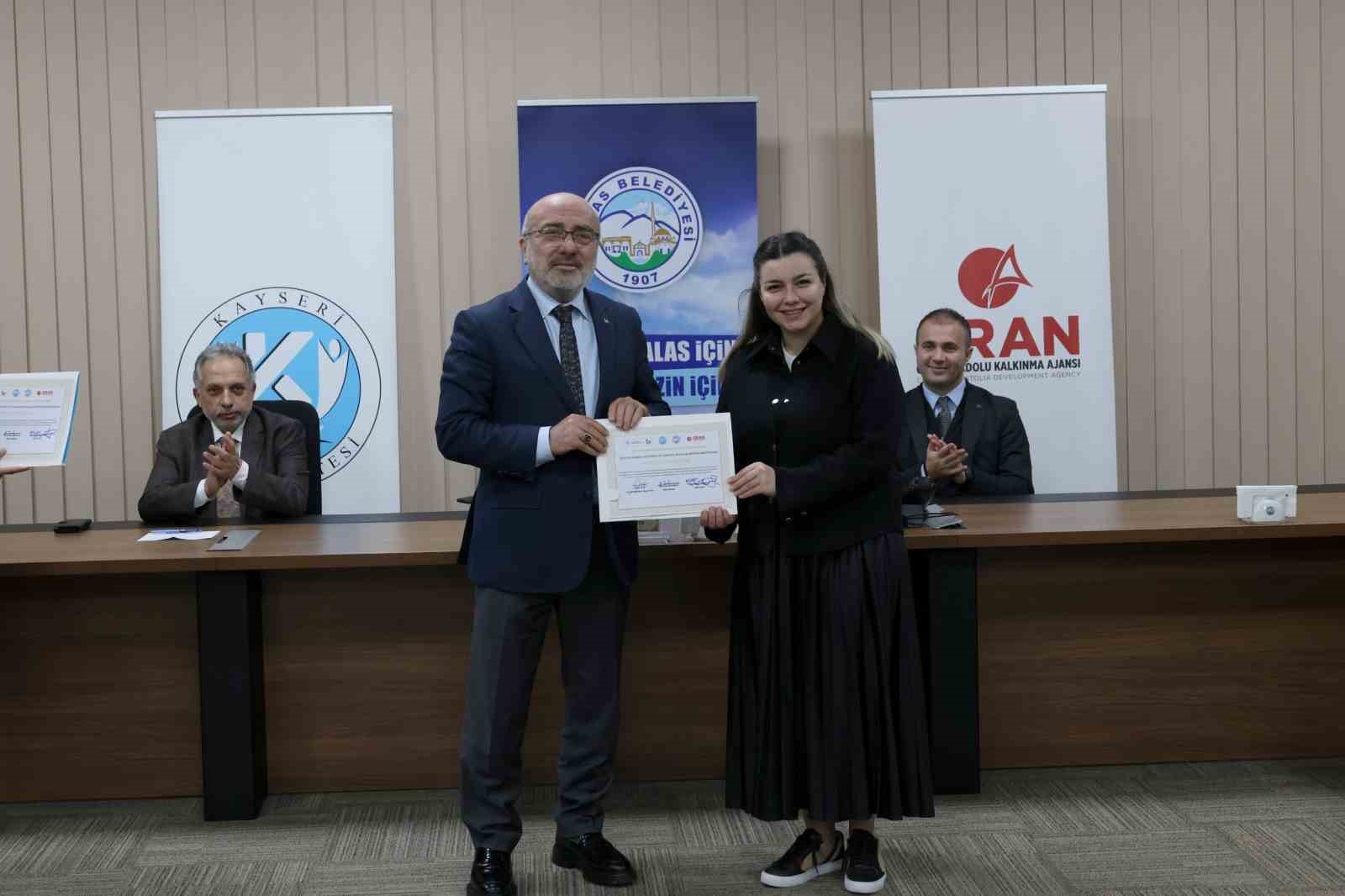 KAYÜ koordinesinde düzenlenen Dijital Görselleştirme ve Tasarım Araçları Eğitimi tamamlandı