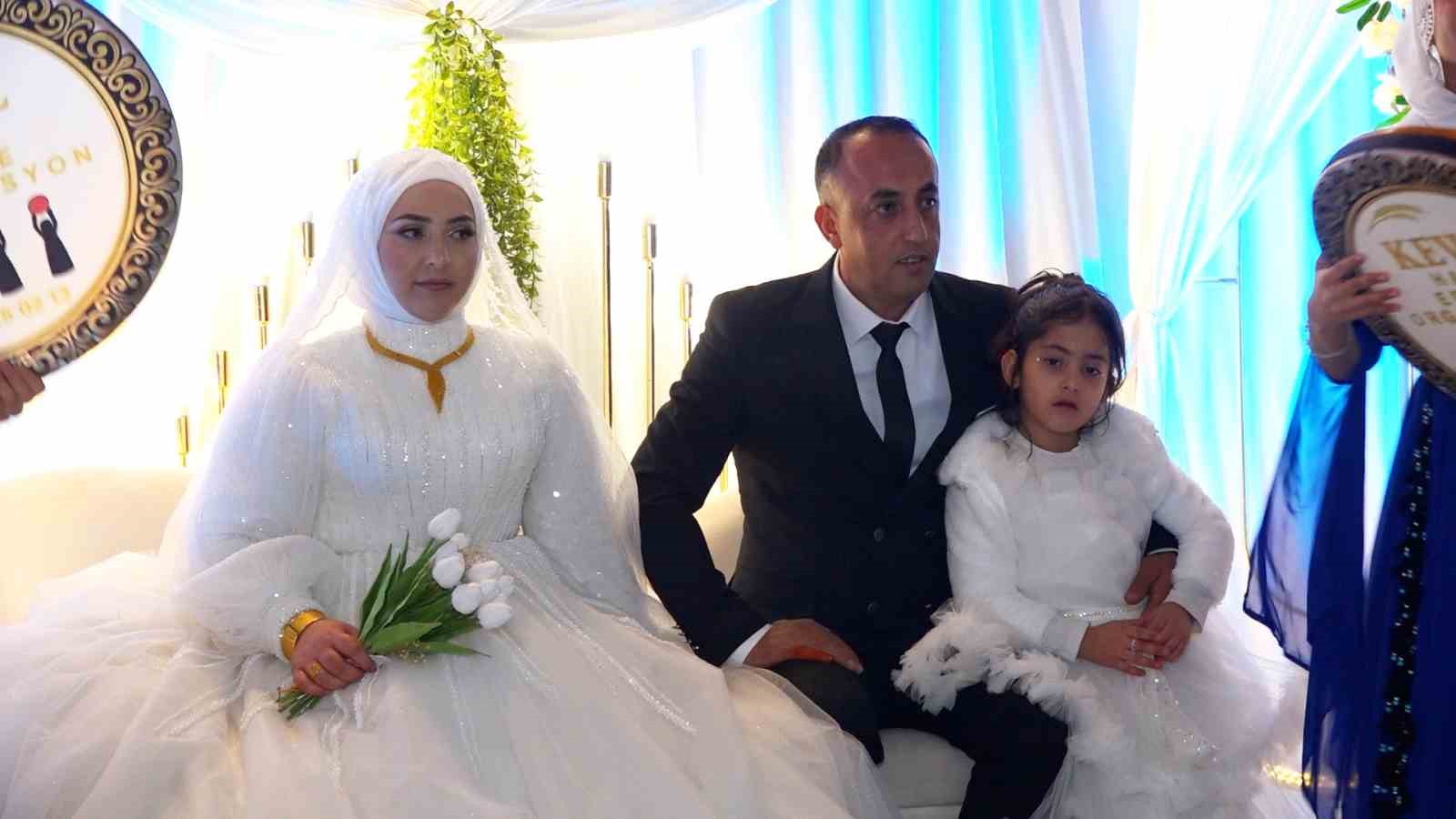 Kaçarak evlendiler, 14 yıl sonra rüya gibi bir düğünle hayallerini tamamladılar