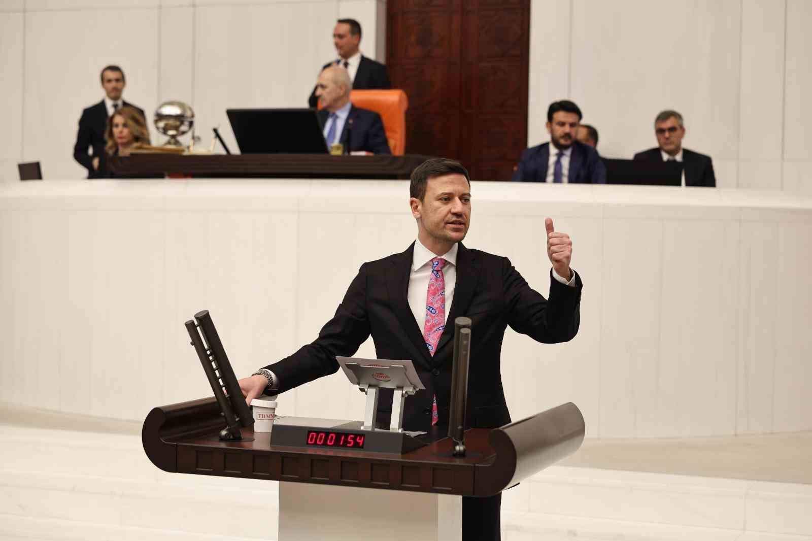 AK Partili Baykoç’tan Beşikçioğlu’na eleştiri: "Film çekmekten, dizi çekmekten boş zamanı yok"