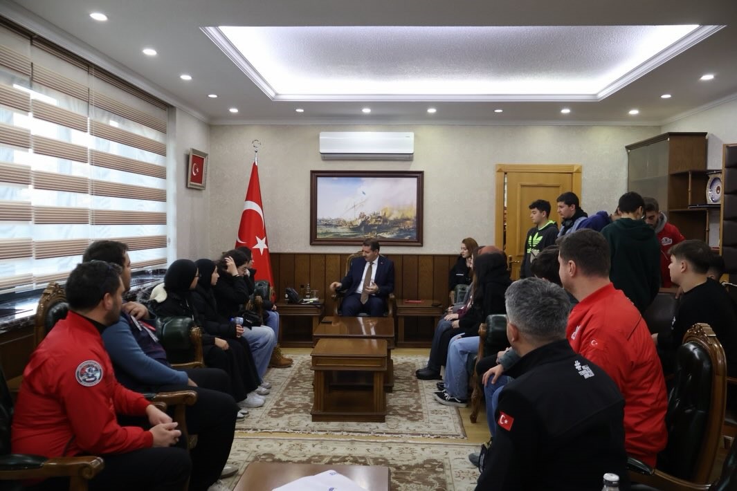 Bakan Yardımcısı Ayhan, Bayburtlu gençleri bakanlıkta ağırladı