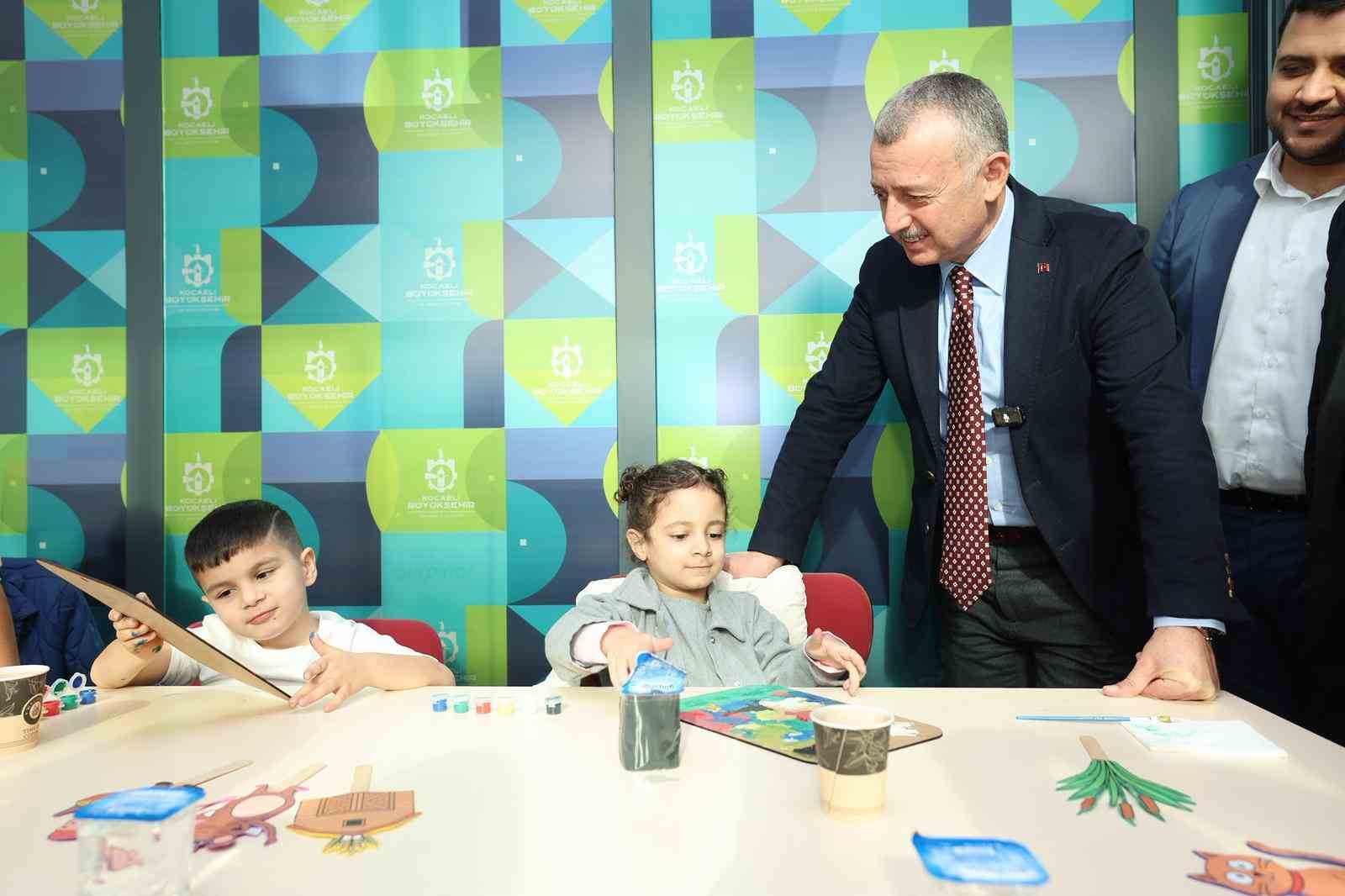 Başkan Büyükakın: "Kütüphanelerde gençlerimizi geleceğe hazırlıyoruz"
