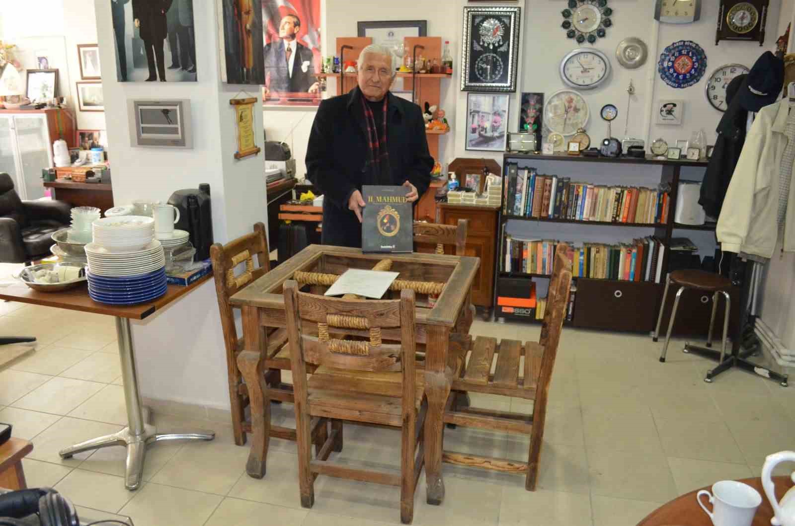 Emekli öğretmenin evinden tarih fışkırıyor: II. Mahmut’un masasından Çanakkale kılıcına