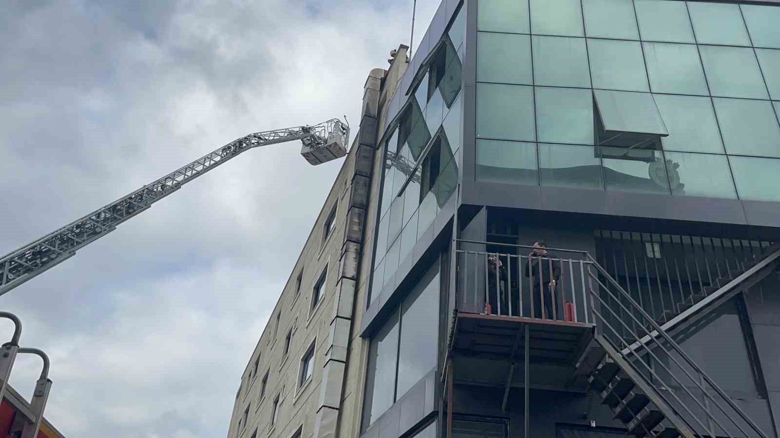 Restoranda yangın alarmı: Otel boşaltıldı, 1 yaralı