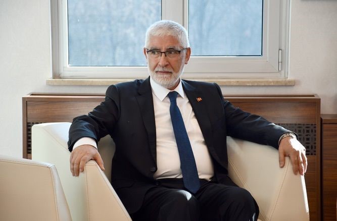 BAİBÜ’nün yeni rektörü Prof. Dr. Faruk Yiğit görevine başladı