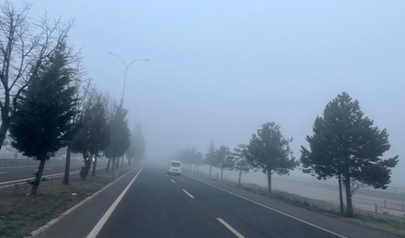 Kütahya’da sis öncesi kartpostallık manzaralar