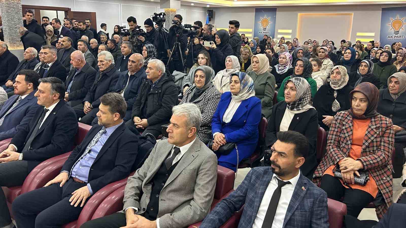 Ulaştırma ve Altyapı Bakanı Uraloğlu, Van’a geldi