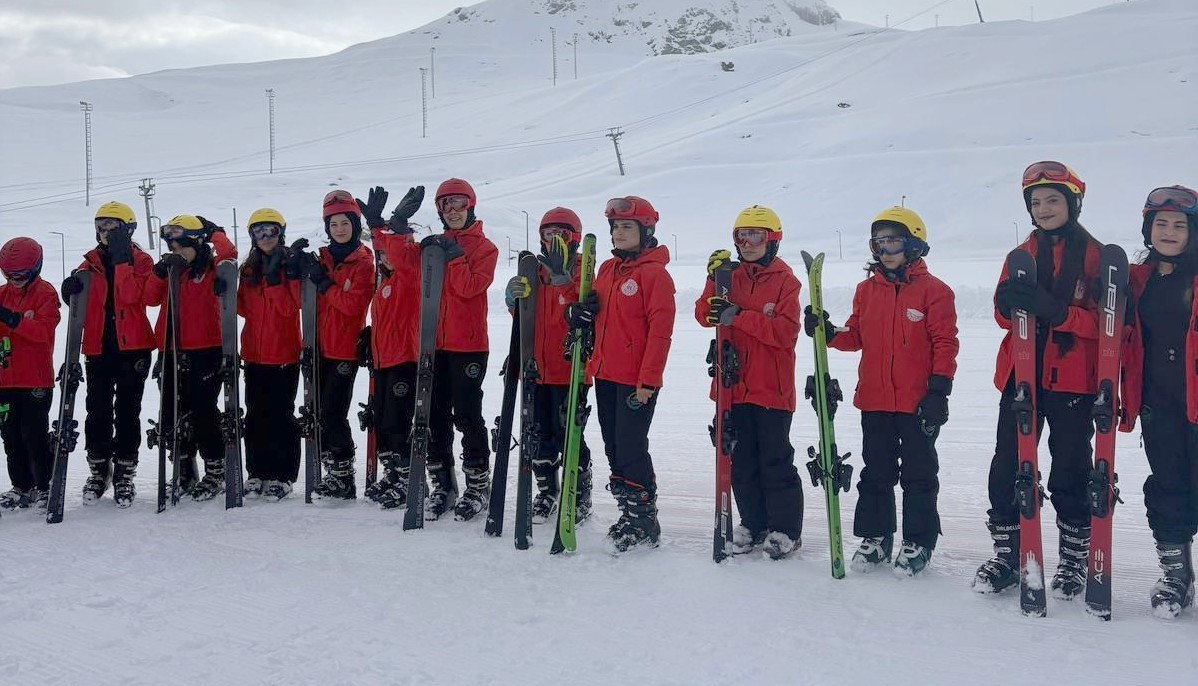 Hakkari’de karlar üzerinde ilk adımlar