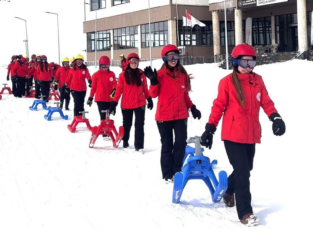 Hakkari’de karlar üzerinde ilk adımlar
