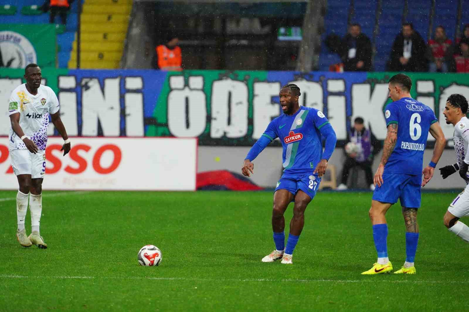 Trendyol Süper Lig: Çaykur Rizespor: 1 - Eyüpspor: 0 (İlk yarı)