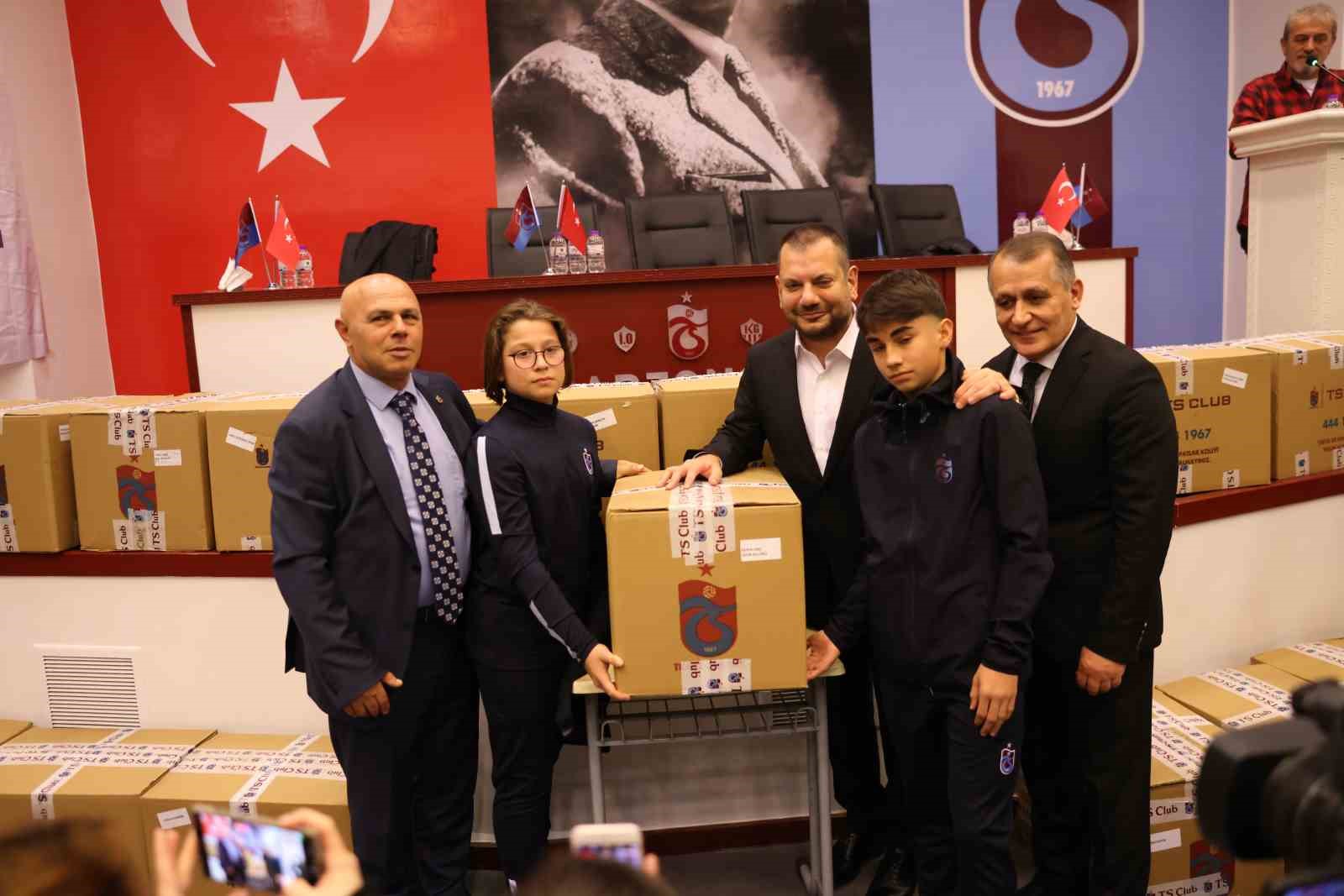 Trabzonspor Başkanı Ertuğrul Doğan, amatör kulüplere malzeme yardım törenine katıldı