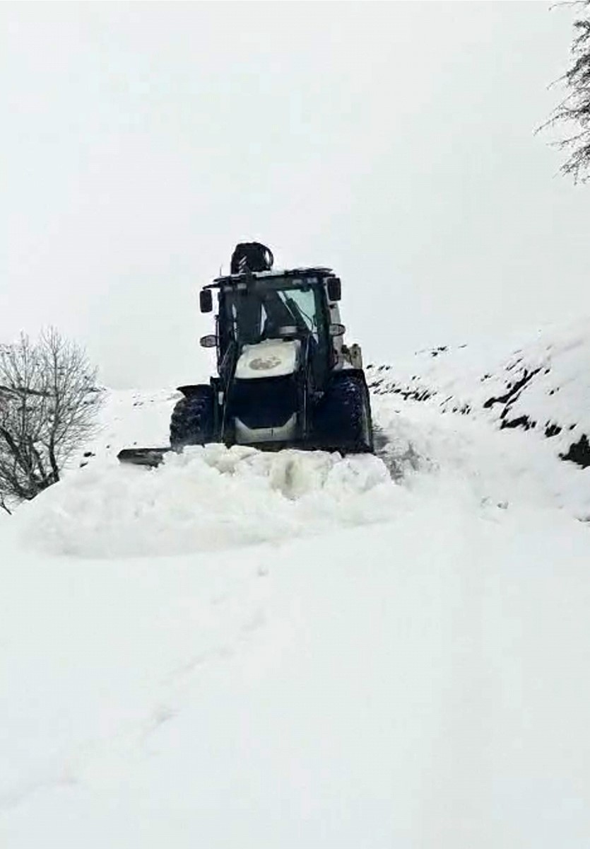 Muş’ta kar ve tipi nedeniyle kapanan 26 yerleşim yeri ulaşıma açıldı